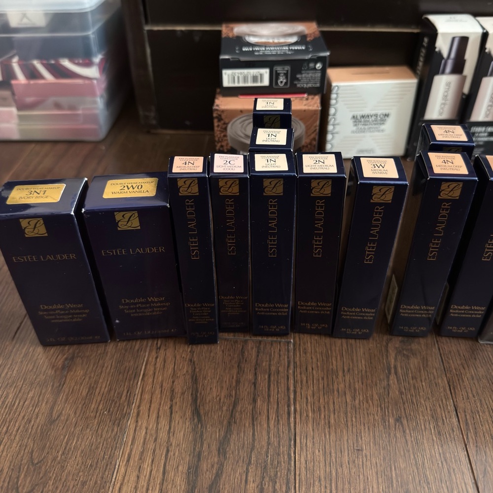Assorted Foundation Makeup Collection - Picture 3 of 11